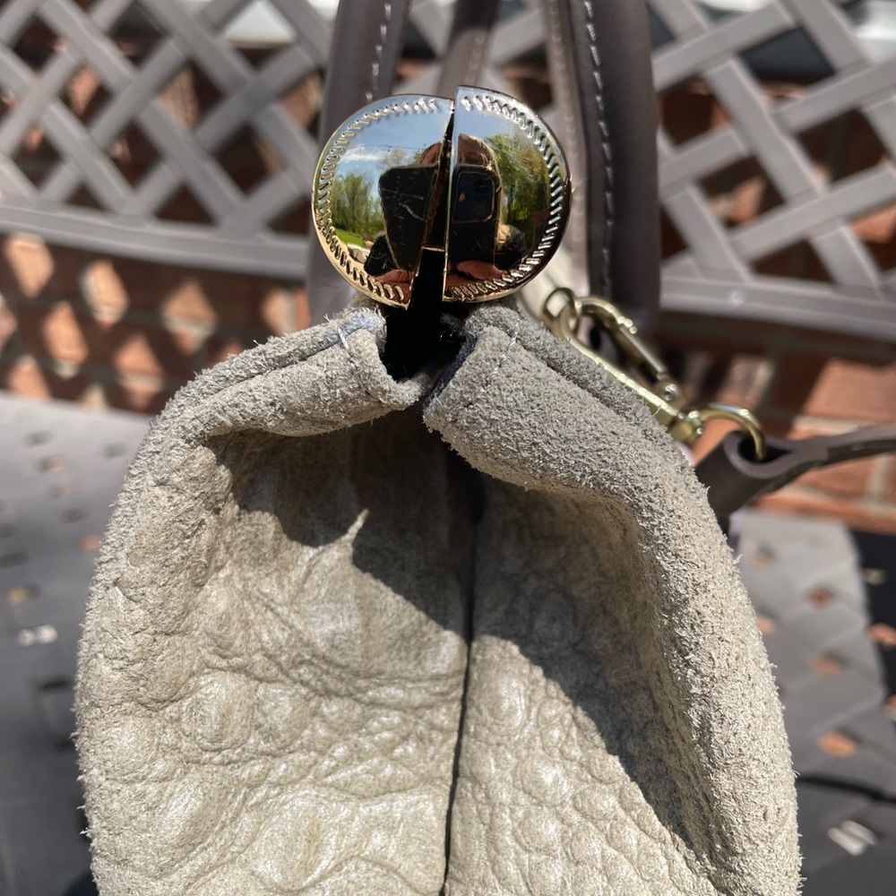 Vintage  Elegant Kelly Crocodile-Embossed Handbag - Taupe and tan - Picture 15 of 16